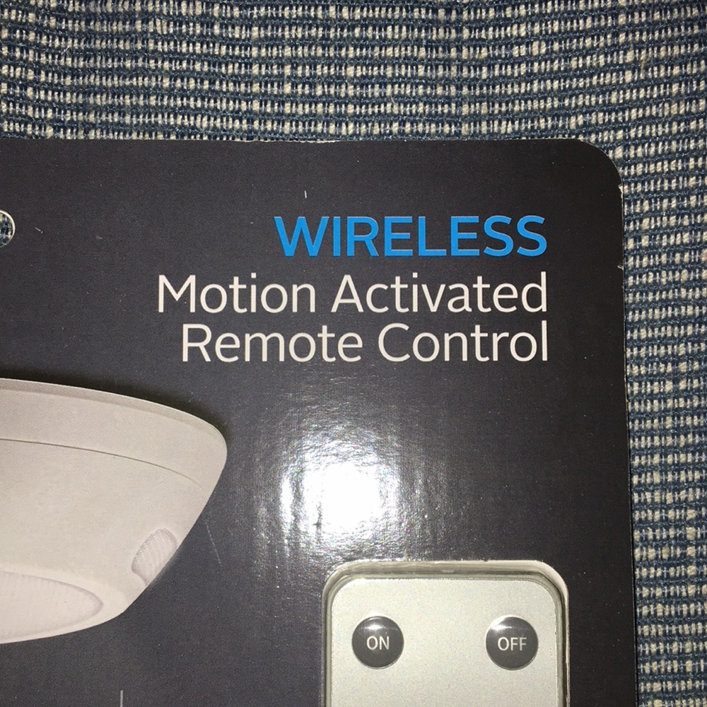 Ceiling Light With Remote Control - Picture 5 of 6